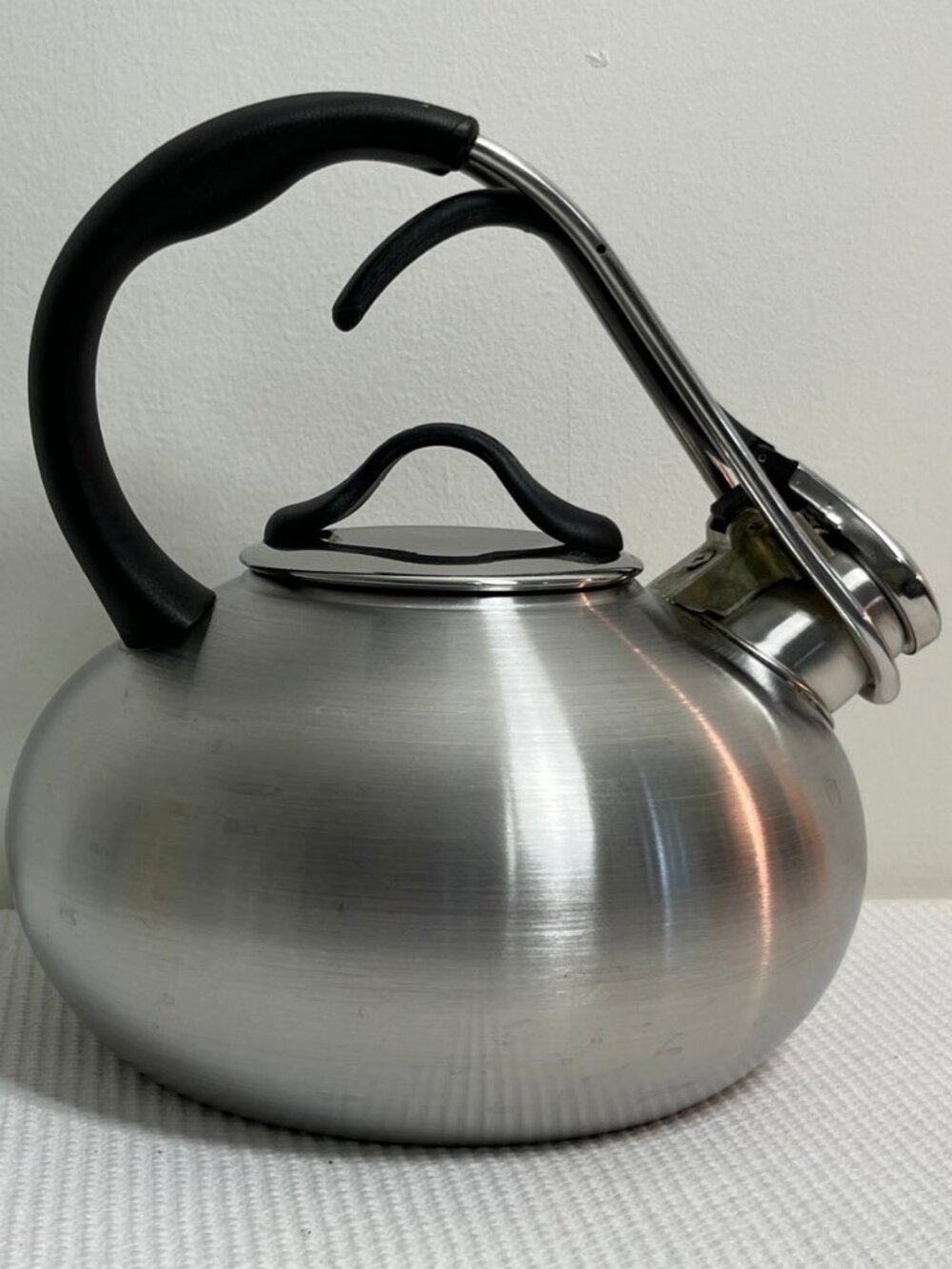 Chantal Whistling Kettle 1.8 Quart Classic Loop Stainless Steel SL37 LOOP BRS